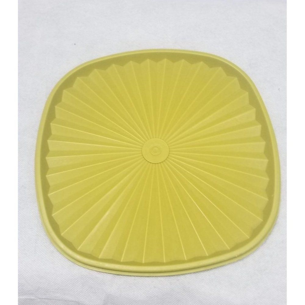 Tupperware servalier  star burst replacement lid square